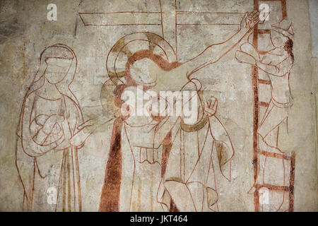 Dänischen mittelalterlichen religiösen Fresken aus dem 14. Jahrhundert im romanischen Stil Oerslev Kirche, die Jesus Christus am Kreuz darstellen. Künstler unbekannt. Stockfoto