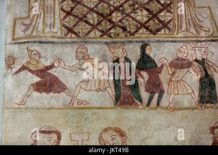 Dänischen mittelalterlichen religiösen Fresken aus dem 14. Jahrhundert im romanischen Stil Oerslev Kirche mit einer Kette-Dance-Szene (oder tanzen Fries).  Roy Stockfoto