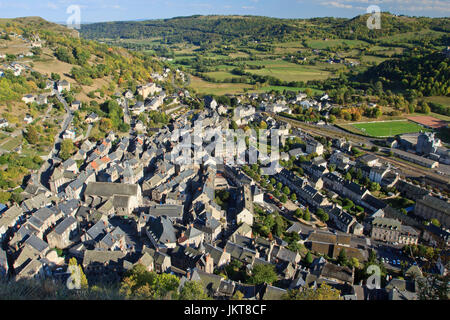 Frankreich, Cantal (15), Murat, la Ville Vue Depuis la Butte de Bonnevie / / Frankreich, Cantal, Murat, Blick auf die kleine Stadt auf dem Hügel Bonnevie Stockfoto