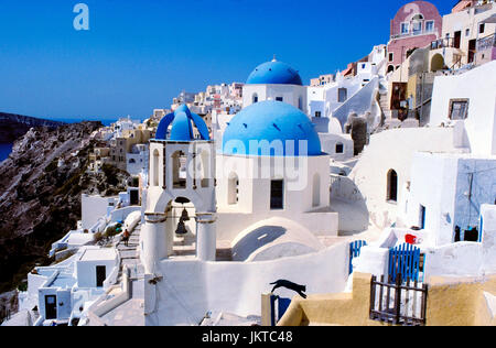 Santorini in den Kykladen... Kirchen in Ios Stockfoto