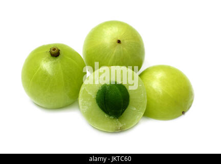 Medizinische Amla Früchte auf weißem Hintergrund Stockfoto