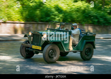 Lviv, Ukraine - Juni 4, 2017:Old Retro-Auto GAZ - 67 Einnahme Teilnahme an Rennen Leopolis grand Prix 2017, Ukraine. Stockfoto