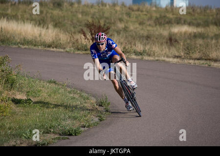 Amateur-Fahrer auf dem Hillingdon Cycle Circuit Stockfoto