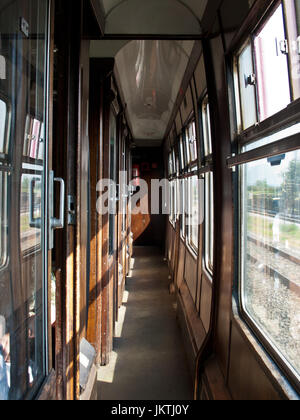 Ansicht des Korridors im alten Stil Personenwagen Stockfoto