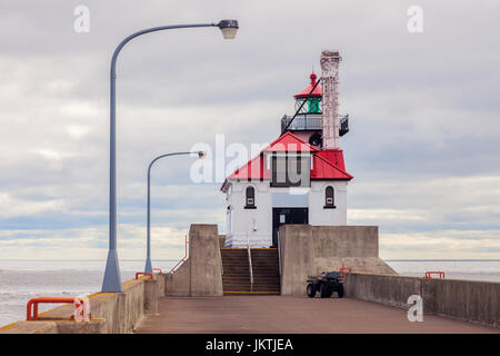 Duluth Hafen Süd Wellenbrecher äußeren Leuchtturm. Duluth, Minnesota, USA. Stockfoto