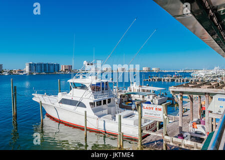 Die Dame EM, Teil der Destin Florida USA Fischereiflotte, ist auch ein eigenes Schwimmbad oder Charter Angeln Boot. Stockfoto