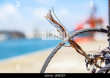 hautnah am Eisen Kabel auf dem Schiff. Stockfoto