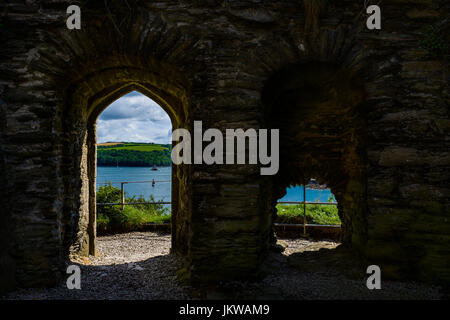 St. Catherines Castle in Readymoney nahe Fowey reicht Jahrhunderte zurück und diente als eine alte Meer Verteidigungs- und Suche für die Gemeinde um ihn herum. Stockfoto