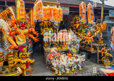 BALI, Indonesien - 8. März 2017: Impresive handgemachte Strukturen, Ogoh-Ogoh-Statue gebaut für die Ngrupuk-Parade, die stattfindet auf den Ebenen der Nyepi Day in Bali, Indonesien Stockfoto