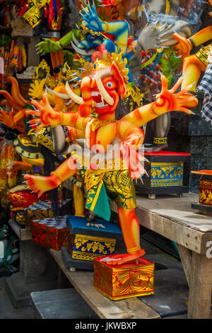 BALI, Indonesien - 8. März 2017: Impresive handgemachte Strukturen, Ogoh-Ogoh-Statue gebaut für die Ngrupuk-Parade, die stattfindet auf den Ebenen der Nyepi Day in Bali, Indonesien Stockfoto