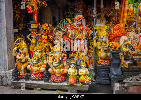 BALI, Indonesien - 8. März 2017: Impresive handgemachte Strukturen, Ogoh-Ogoh-Statue gebaut für die Ngrupuk-Parade, die stattfindet auf den Ebenen der Nyepi Day in Bali, Indonesien Stockfoto