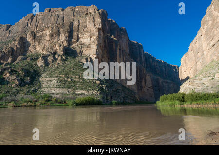 Santa Elena Canyon am Fluss Rio Grande in Big Bend Nationalpark Stockfoto