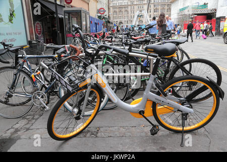 Ein neues Fahrrad Verleih Schema Rivalen Boris Bikes hat in London ins Leben gerufen. Die Start-up-Firma aus Singapur ist der erste "dockless" Fahrradverleih geworden. Stockfoto