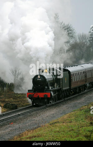 "Foremarke Hall" mit einem Toddington - Cheltenham Racecourse Zug in der Nähe von Gretton. Gloucestershire Warwickshire Railway. Stockfoto