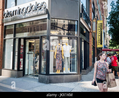 Bloomingdale's The Outlet Store im Stadtteil Upper West Side von New York auf Sonntag, 16. Juli 2017.  Der Laden verkauft Discount Ware besser mit off Einzelhändler wie TJ Maxx zu konkurrieren. (© Richard B. Levine) Stockfoto