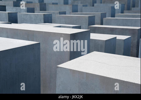 Betonsockeln am Denkmal für die ermordeten Juden Europas, oder das Holocaust-mahnmal, Berlin, Deutschland Stockfoto