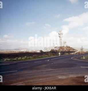 Das Monumento al Campesino, Bei der Bucht von El Golfo Auf der Kanarischen Insel Lanzarote, Spanien 1980er Jahre. Das Denkmal al Campesino in der Nähe der Bucht von El Golfo im Südwesten der Kanarischen Insel Lanzarote, Spanien der 1980er Jahre. Stockfoto