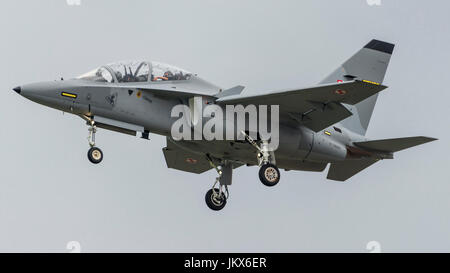 TORINO CASELLE Flughafen - 19. Juli 2017: Leonardo Aircraft, Aermacchi MB346 MT55226 polnische Luftwaffe während einer Pilotenausbildung am Flughafen von Turin. Militärische Stockfoto