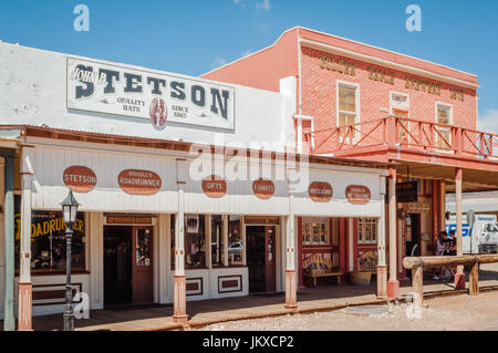 Schaufenster entlang der Main Street in Tombstone, Arizona Stockfoto