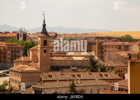 Handwerker re Dach der Kirche San Millan Segovia Spanien Stockfoto