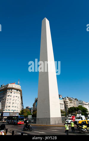 BUENOS AIRES, Argentinien - 15. Dezember 2016: Der Obelisk ist das Symbol von Buenos Aires in der Plaza De La Republica im Jahre 1936 Stockfoto