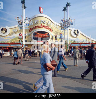 Das Ochsenbraterei Festzelt der Spaten Brauerei Auf Dem Oktoberfest in München, Deutschland 1980er Jahre. Ochsenbraterei-Pavillon von Spaten-Brauerei auf dem Münchner Oktoberfest, Deutschland der 1980er Jahre. Stockfoto