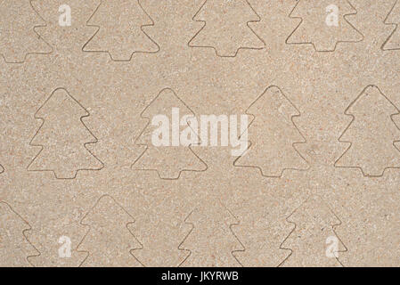 Weihnachten-Bäume-Patterndrawing im Sand Hintergrund Stockfoto