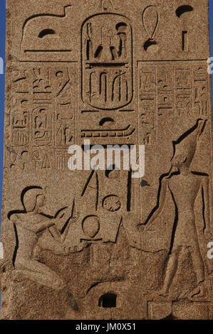 Italien. Rom. Piazza del Popolo. Flaminio Obelisk, ägyptischer Obelisk Ramses II von Heliopolis. Detail. Stockfoto