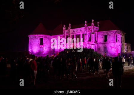 BONTIDA, Rumänien - 15. Juli 2017: The Banffy Schloss Bontida ist der Ort wo Elektro Musik Schlossfestspiele jährlich statt Stockfoto