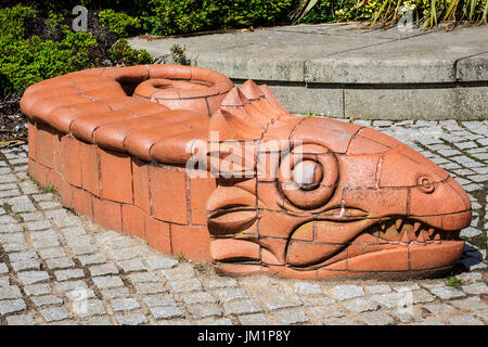 Ungewöhnliche Fisch geformte Sitz Cardiff Glamorgan UK Stockfoto