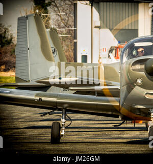Die marchetti S 208 M ist ein Flugzeug im Jahre 1968 gebaut, die für die Ausbildung verwendet, Güterverkehr und Gesundheitswesen. Alte Flugzeuge für Airshow verwendet Stockfoto