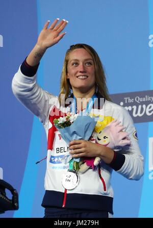 Budapest, Ungarn. 25. Juli 2017. Silbermedaillengewinner Mireia Belmonte Spanien Wellen während der Verleihung der Frauen 1500m Freistil Finale des Schwimmens am 17. FINA-Weltmeisterschaften in Budapest, Ungarn, am 25. Juli 2017. Bildnachweis: Gong Bing/Xinhua/Alamy Live-Nachrichten Stockfoto