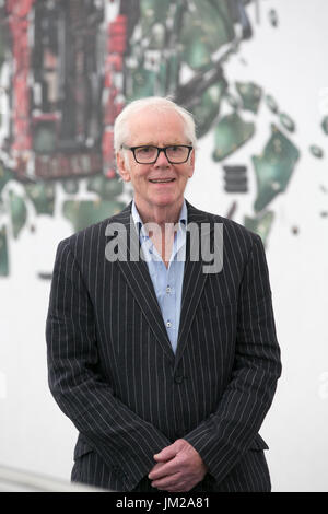 Die O2-Arena. London. UK 26. Juli 2017 - Jeremy Bulloch spielte legendären Kopfgeldjäger Boba Fett in das Imperium schlägt zurück und die Rückkehr der Jedi-Ritter besucht Star Wars Identities: The Exhibition Photocall in The O2, neben seiner Originalkostüm feiern die einzigartigen Besucherattraktion mit mehr als 200 original-Artefakte von LucasFilm Archive. Die Ausstellung untersucht die wunderschöne Natur der menschlichen Identität durch die Magie des Star Wars-Universum und seine legendäre Figuren. Bildnachweis: Dinendra Haria/Alamy Live-Nachrichten Stockfoto