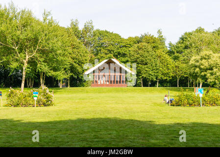 WANGEROOGE, DEUTSCHLAND.  5. Juli 2017: Blick auf den rose Garten Park in der Mitte der Insel Wangeroog, eines der sieben deutschen Osten friesische abruptes Stockfoto