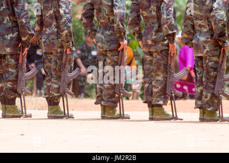 Loi Kaw Wan, Myanmar - Mai 21: Unbekannte Gruppe von Soldaten an einer Ausbildung bei Boot Camp am 21. Mai 2017 In Loi Kaw Wan, Myanmar. Stockfoto