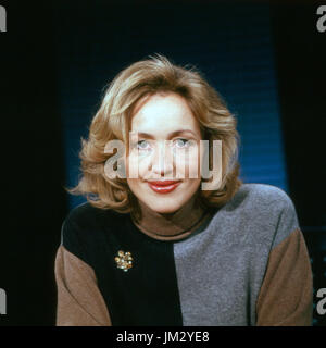 Deutsche Journalisten Petra Gerster als Moderatorin von 'L-Mona Lisa', Deutschland 1990er Jahre. Deutsche Journalistin Petra Gerster bei der Präsentation der Zeitschrift 'ML-Mona Lisa", Deutschland 1990. Stockfoto