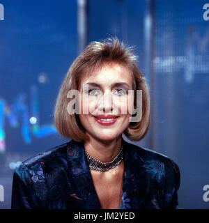 Deutsche Journalisten Petra Gerster als Moderatorin von 'L-Mona Lisa', Deutschland 1980er Jahre. Deutsche Journalistin Petra Gerster bei der Präsentation der Zeitschrift 'ML-Mona Lisa", Deutschland 1980. Stockfoto