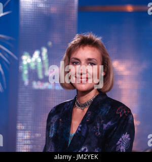 Deutsche Journalisten Petra Gerster als Moderatorin von 'L-Mona Lisa', Deutschland 1980er Jahre. Deutsche Journalistin Petra Gerster bei der Präsentation der Zeitschrift 'ML-Mona Lisa", Deutschland 1980. Stockfoto