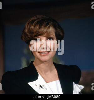 Deutsche Fernsehansagerin und Moderatorin Carolin Reiber, Deutschland 1990er Jahre. Deutsche TV-Moderatorin Carolin Reiber, Deutschland 90er Jahre. Stockfoto