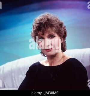 Deutsche Plant und Regisseurin Susanne Uhlen, Deutschland 1980er Jahre. Die deutsche Schauspielerin und Regisseurin Susanne Uhlen, Deutschland der 80er Jahre. Stockfoto