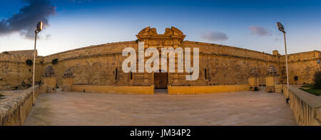 Manoel Island, Malta - Panorama Blick auf den Eingang des Fort Manoel bei Sonnenuntergang Stockfoto