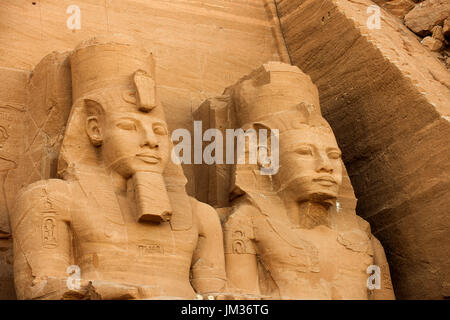 Aegypten, Abu Simbel, Kolossalstatuen Vor Dem Tempel von Ramses II. Stockfoto