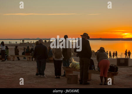 Aegypten, Abu Simbel, Sonnenaufgang am Nasser-See vor den Tempeln Stockfoto