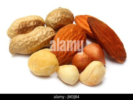 Mischen Sie, Cashew-Nüssen, Mandeln & Erdnüsse auf weißem Hintergrund Stockfoto