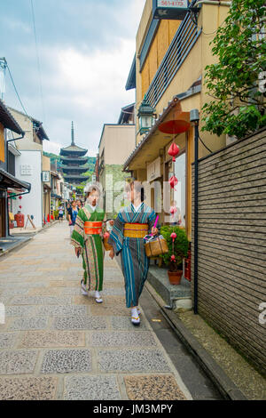 KYOTO, JAPAN - 5. Juli 2017: Schöne Aussicht von Yasaka Pagode Gion Higashiyama District, Kyoto Stockfoto