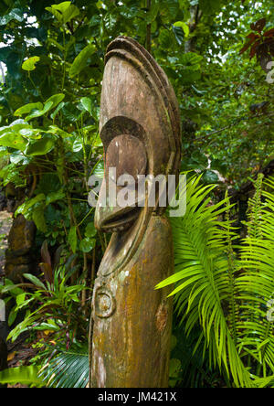 Schlitz Gong Trommel in den Dschungel, Insel Ambrym, Olal, Vanuatu Stockfoto