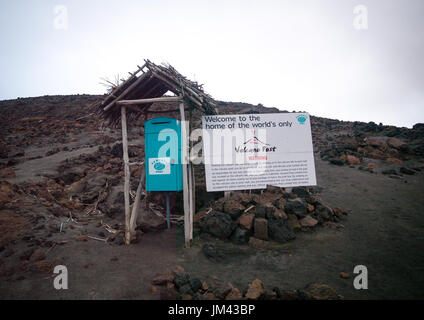 Briefkasten auf Mount Yasur in die einzige bekannte Post-Box auf einem aktiven Vulkan Insel Tanna, Mount Yasur, Vanuatu Stockfoto