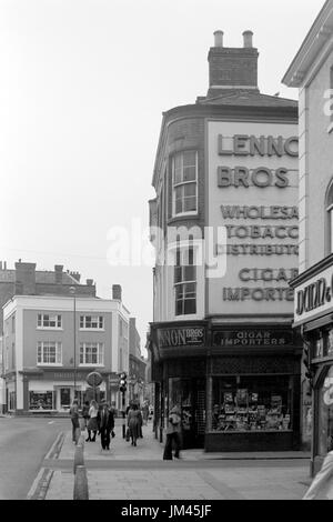 Lennon Brüder tabakladen Marktplatz rugby England Großbritannien in den 1970er Jahren Stockfoto