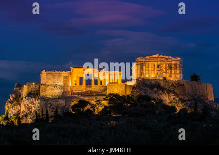 Nachtansicht der Akropolis, Athen, Attika, Griechenland Stockfoto