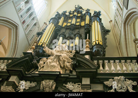 Brügge, Belgien - 26. Mai 2017: St. Salvator Kathedrale in Brügge, Belgien. Die Kathedrale ist die Verrezen Zaligmaker und Saint-Donatius gewidmet Stockfoto